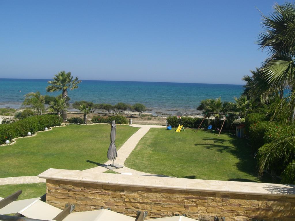 Ionion Beachfront Villa Ayia Napa Phòng bức ảnh