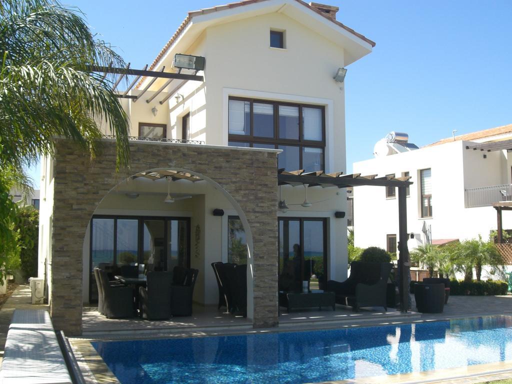 Ionion Beachfront Villa Ayia Napa Phòng bức ảnh